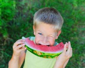 大哭皱眉吃瓜群众,大哭皱眉，吃瓜群众的热闹一幕